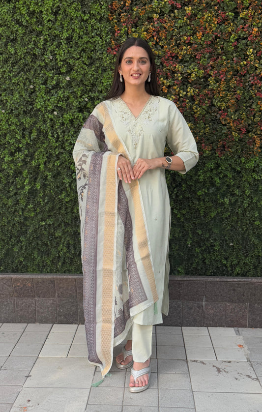 artasya roop pista kurti pair