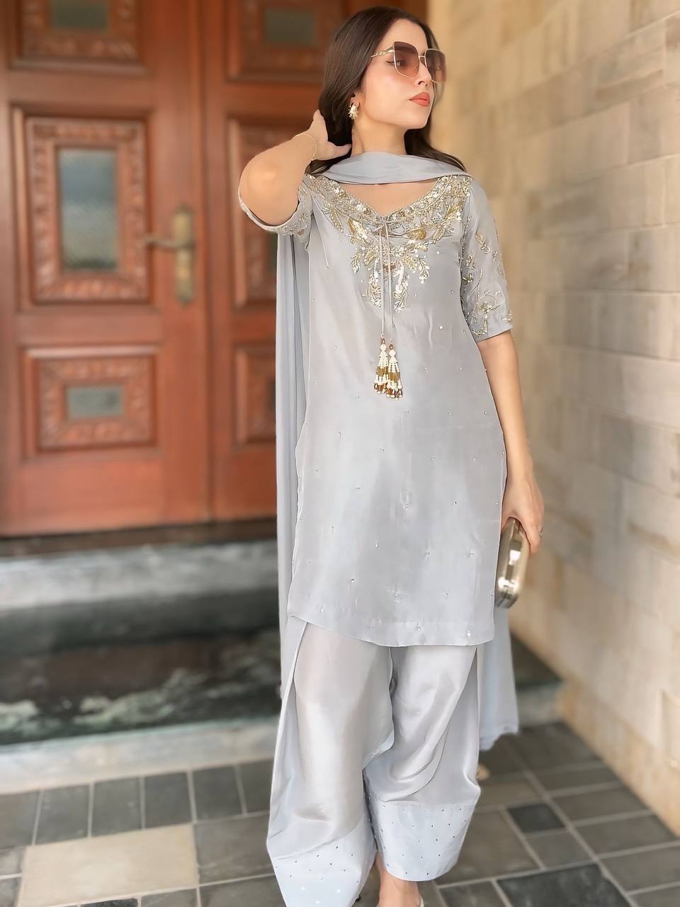 Varmi roop grey kurta pair