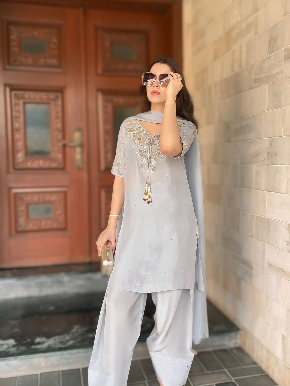 Varmi roop grey kurta pair